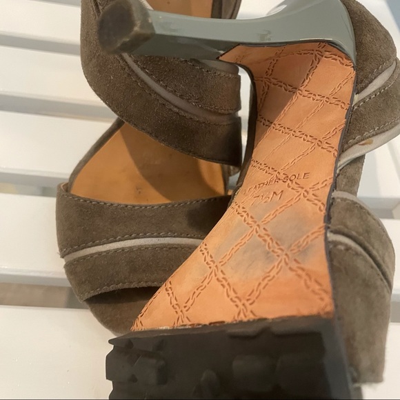 L.A.M.B high Heels grey Leather Size 7.5 on shoe but was too big. - Picture 7 of 7